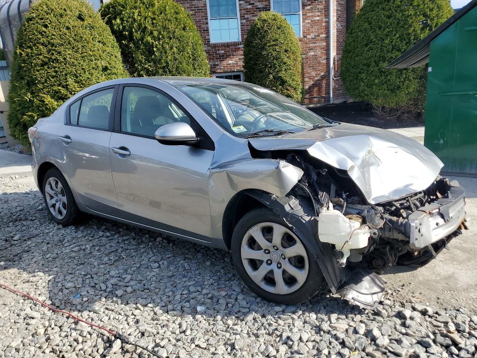 2011 Mazda 3 VIN JM1BL1UG9B1432130 COPART salvage auction — FRONT END, MA - CERT OF TITLE-RECONSTRCTD COLL, sold $400 on 2026-07-17 (photo 4)