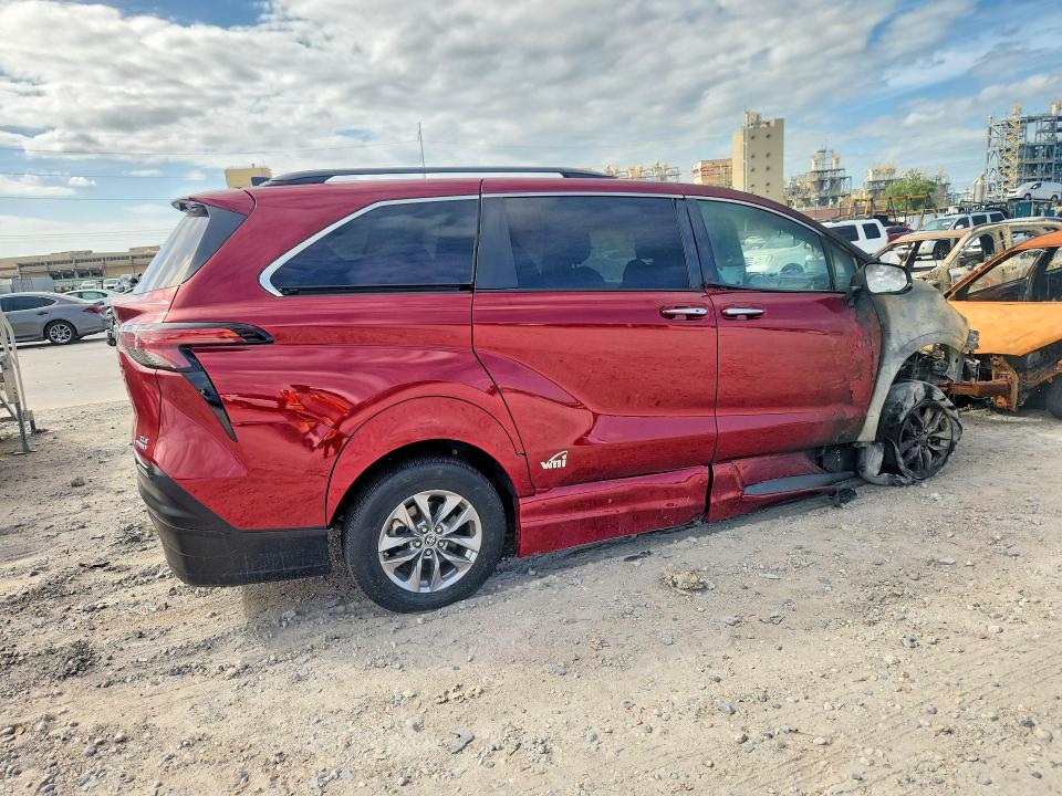 2022 Toyota Sienna VIN 5TDJRKEC2NS091334 COPART salvage auction — BURN, La - Cert Of Title-Salvage, sold $5,000 on 2026-07-29 (photo 3)