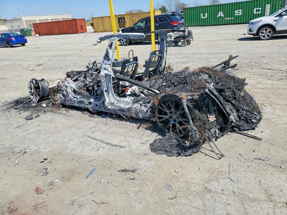 2023 Tesla Model S VIN 5YJSA1E69PF525045 COPART salvage auction — Burn, IN - BILL OF SALE - PARTS ONLY, sold $125 on 2026-07-02 (photo 2)