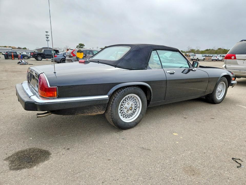 1989 Jaguar Xj series VIN SAJNV4845KC152168 COPART salvage auction — VANDALISM, Ny - Certificate Of Title, sold $2,400 on 2026-07-13 (photo 3)