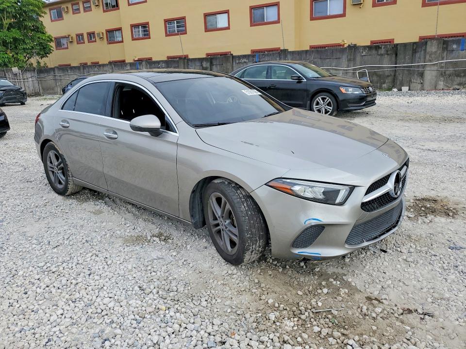 2020 Mercedes-benz A-klasse VIN W1K3G4EB5LJ199979 COPART salvage auction — MINOR DENT/SCRATCHES, Fl - Cert Of Title Slvg Rebuildable, sold $4,950 on 2026-07-24 (photo 4)