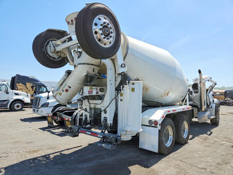2026 Western star/auto car VIN 5KKHBPDV9TLWF5816 COPART salvage auction — ROLLOVER, IL - SALVAGE CERTIFICATE, sold $45,250 on 2026-07-09 (photo 4)