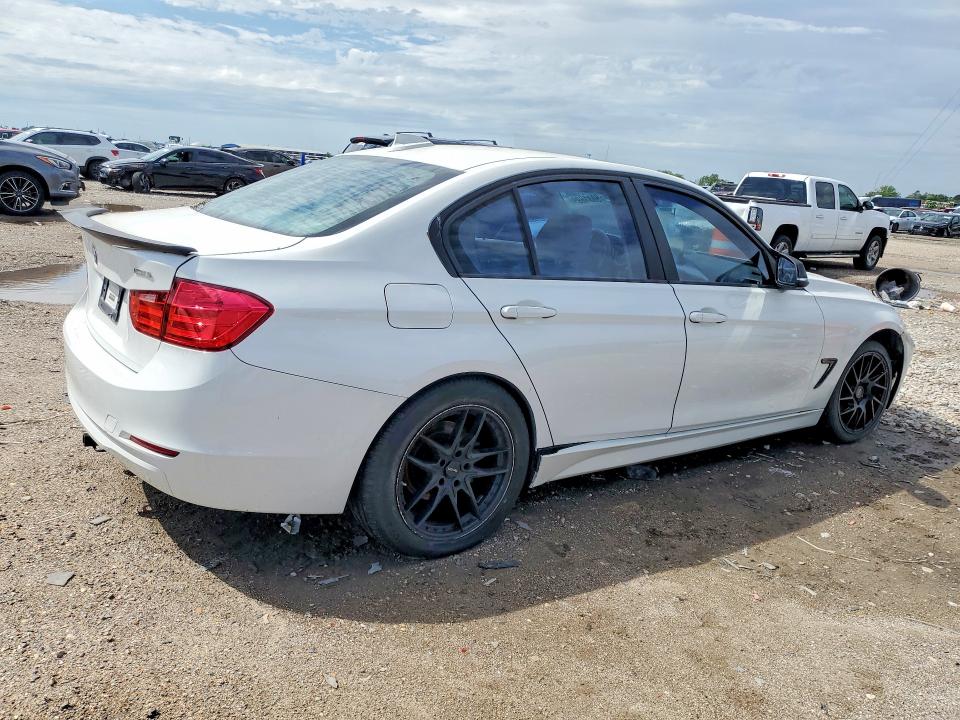 2012 BMW 3er VIN WBA3A5G52CNP16279 COPART salvage auction — FRONT END, Tx - Cert Of Title-Rebuilt Salvage, sold $400 on 2026-07-09 (photo 3)