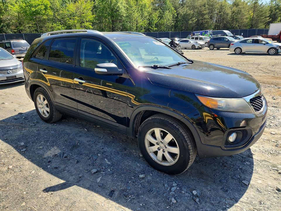 2013 Kia Sorento VIN 5XYKT4A63DG379795 COPART salvage auction — MINOR DENT/SCRATCHES, Md - Cert Of Salvage > 75% Damage, sold $425 on 2026-07-10 (photo 4)