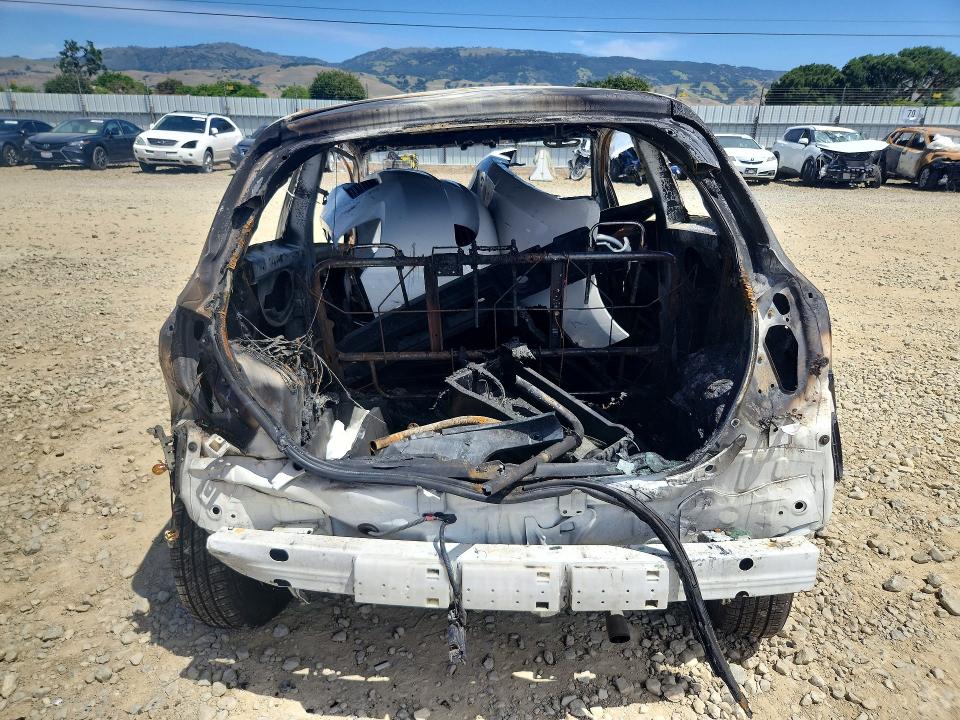 2007 Toyota Yaris VIN JTDJT923075067086 COPART salvage auction — BURN, Ca - Non-Repairable Vehicle Cert, sold $50 on 2026-07-09 (photo 6)