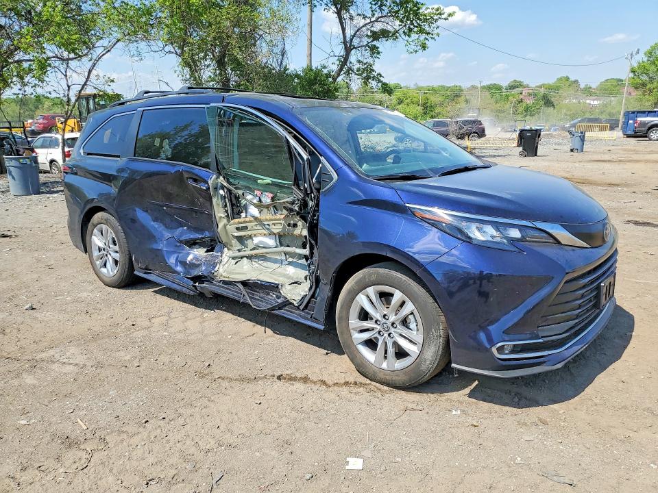 2024 Toyota Sienna VIN 5TDJSKFC3RS150335 COPART salvage auction — SIDE, Md - Cert Of Salvage > 75% Damage, sold $10,000 on 2026-07-14 (photo 4)