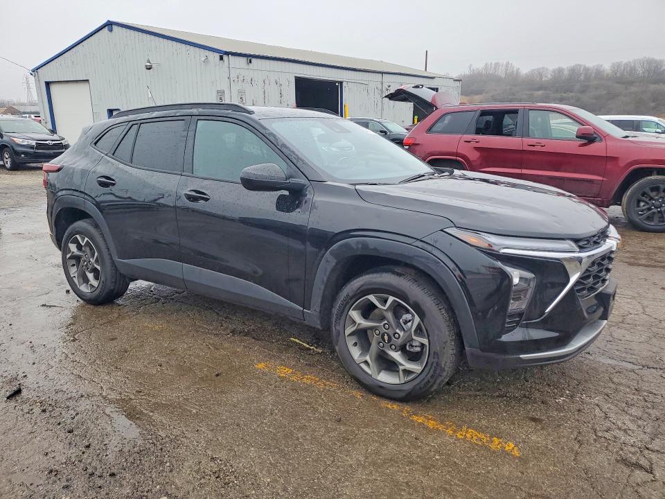 2025 Chevrolet Trax VIN KL77LHEP7SC296014 COPART salvage auction — HAIL, Il - Salvage Certificate, sold $10,000 on 2026-07-03 (photo 4)