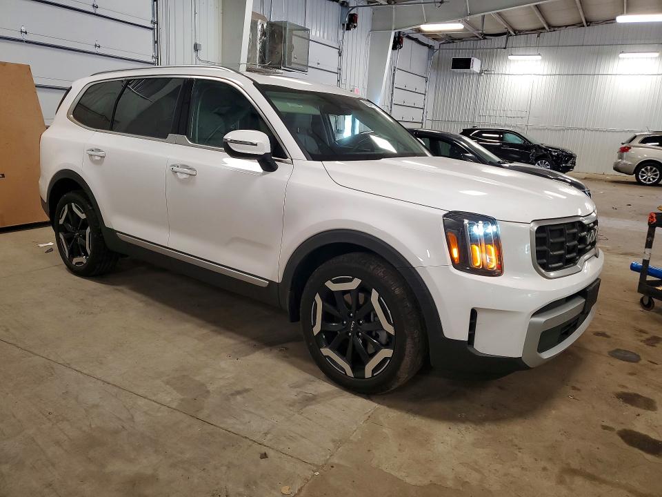 2025 Kia Telluride VIN 5XYP6DGC3SG665881 COPART salvage auction — SIDE, MN - CERT OF TITLE-SALVAGE, sold $17,300 on 2026-07-30 (photo 4)