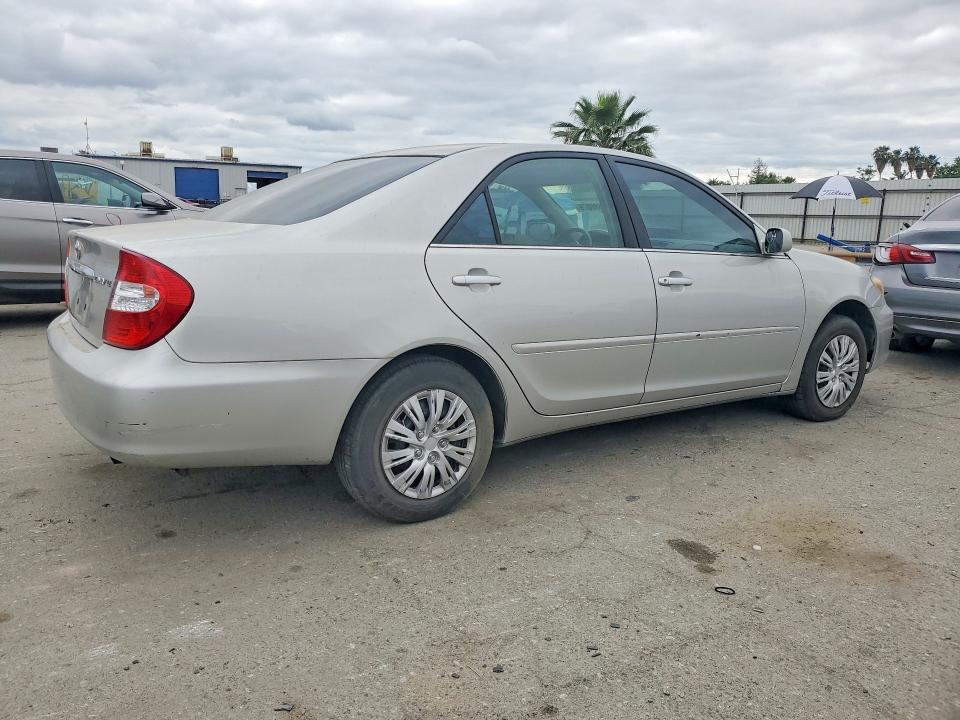2004 Toyota Camry VIN 4T1BE32K24U802442 COPART salvage auction — MINOR DENT/SCRATCHES, Ca - Dlr/Dis/Exp Only Salvage Title, sold $425 on 2026-07-17 (photo 3)