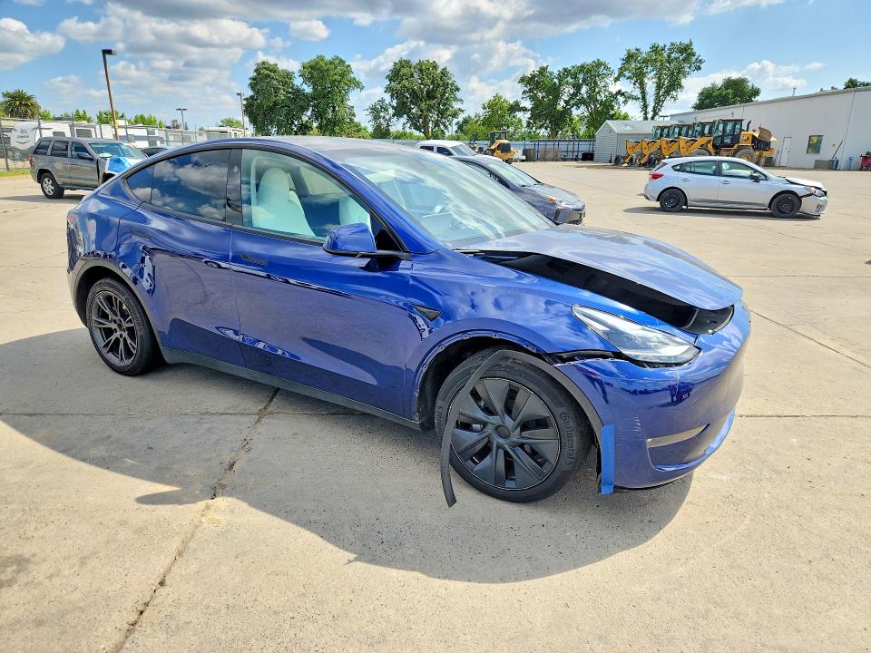 2025 Tesla Model y VIN 7SAYGAEE9SF230779 COPART salvage auction — FRONT END, Salvage Title, sold $12,700 on 2026-07-20 (photo 4)