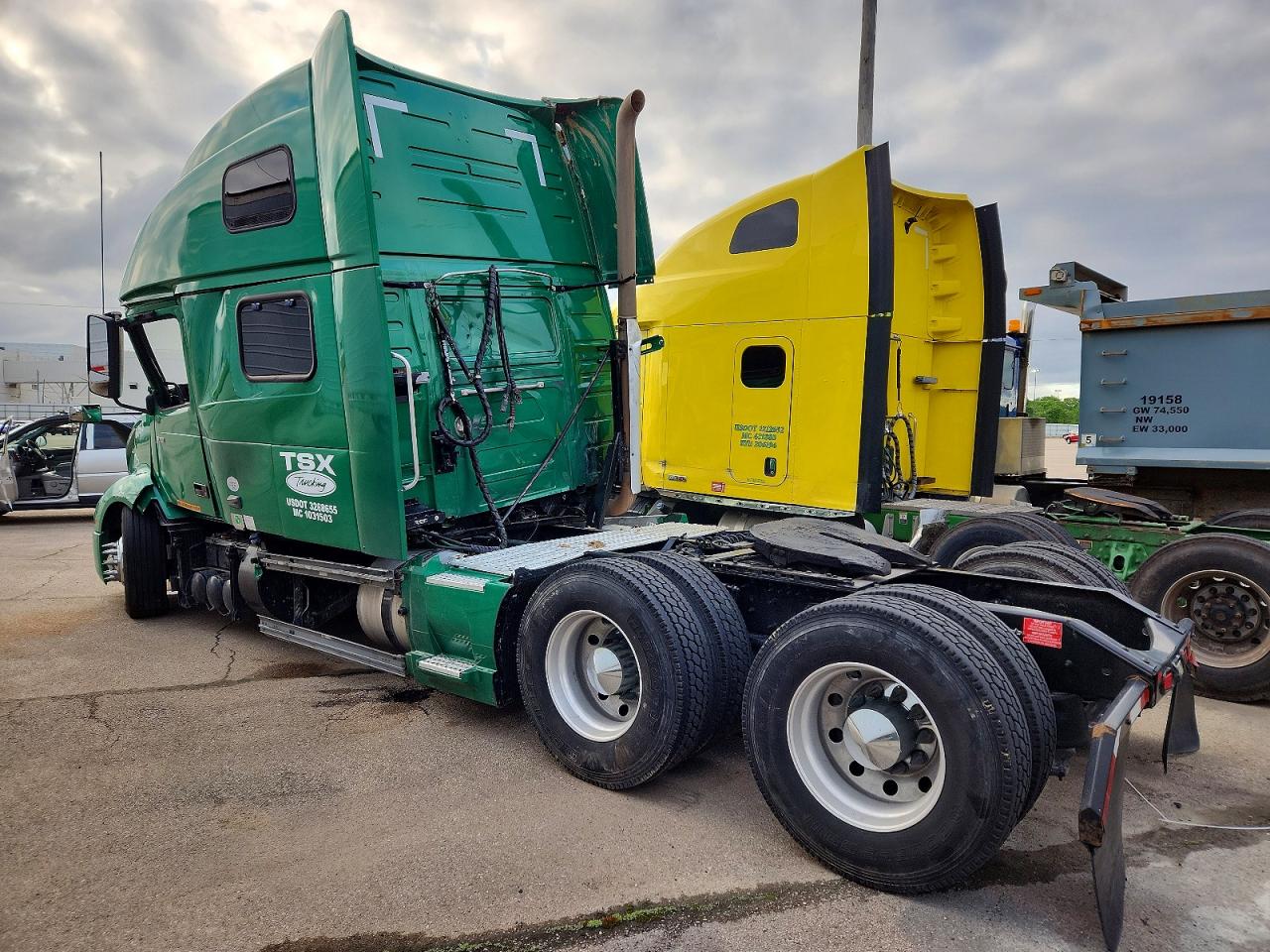2019 Volvo Vnl VIN 4V4NC9EH0KN219793 COPART salvage auction — Rollover, LA - CERT OF TITLE-SALVAGE, sold $5,600 on 2026-05-14 (photo 3)