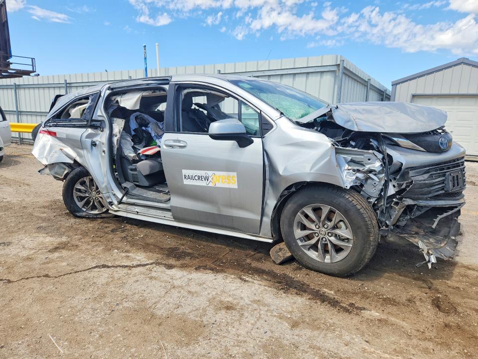 2024 Toyota Sienna VIN 5TDKSKFC3RS140361 COPART salvage auction — ALL OVER, Ok - Certificate Of Title (P), sold $1,750 on 2026-07-27 (photo 4)