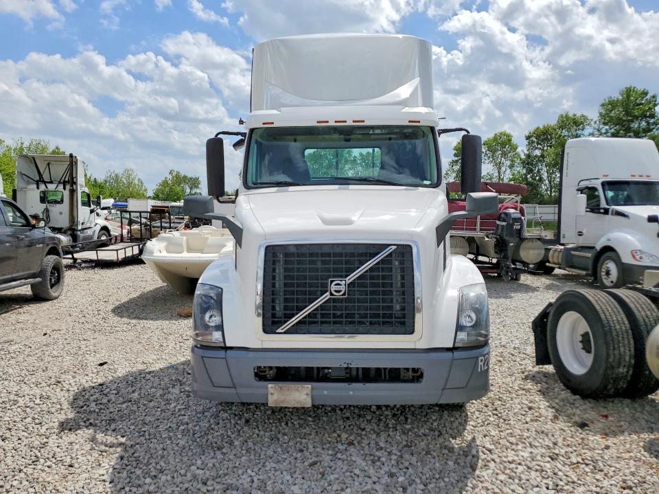 2018 Volvo VIN 4V4N39TG6JN892760 COPART salvage auction — NORMAL WEAR, In - Certificate Of Title, sold $5,700 on 2026-07-10 (photo 5)