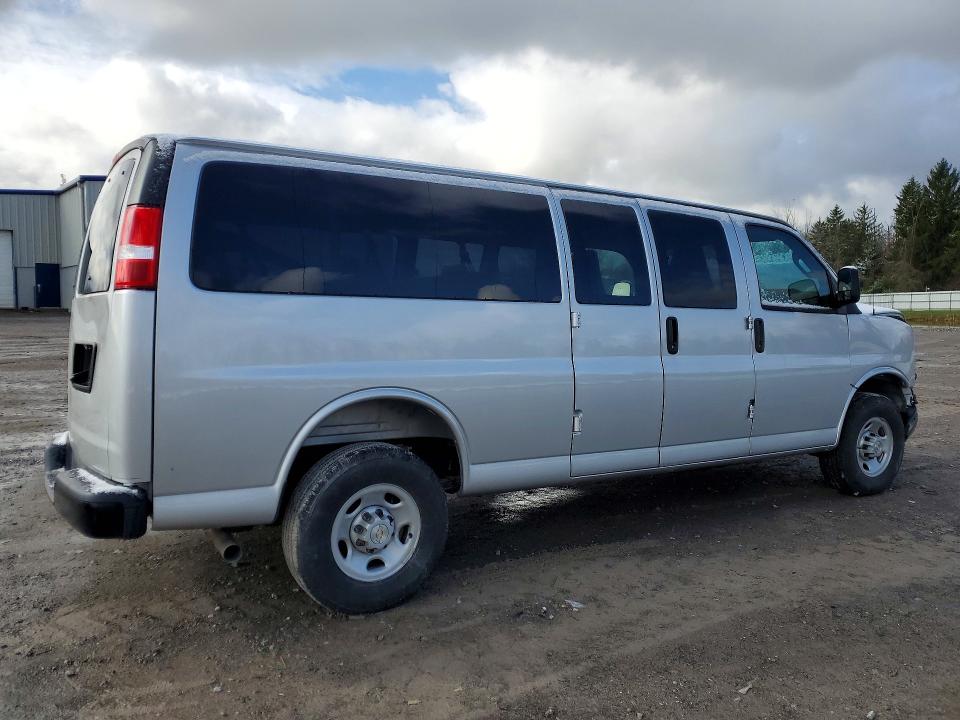 2025 Chevrolet Express VIN 1GAZGNFP1S1262331 COPART salvage auction — FRONT END, Dc - Government Salvage (P), sold $12,100 on 2026-07-27 (photo 3)