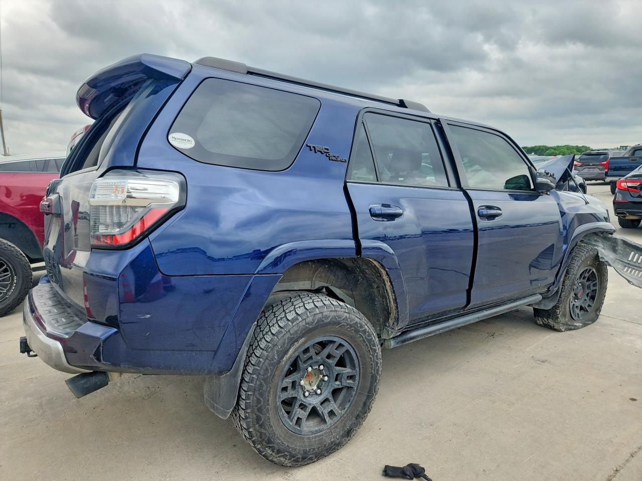 2023 Toyota 4Runner VIN JTERU5JR0P6188902 COPART salvage auction — Front End, TX - SALVAGE VEHICLE TITLE, sold $3,200 on 2026-06-25 (photo 3)