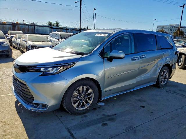 2021 Toyota Sienna VIN 5TDYRKEC2MS029736 COPART salvage auction — FRONT END, Oh - Dis/Dlr/Exp Only Salvage Title, sold $11,300 on 2026-07-29 (photo 1)