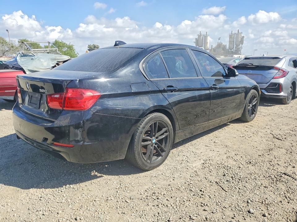 2015 BMW 3er VIN WBA3B1C52FK135821 COPART salvage auction — MINOR DENT/SCRATCHES, Ca - Dis/Dlr/Exp Only Clean Title, sold $525 on 2026-07-02 (photo 3)