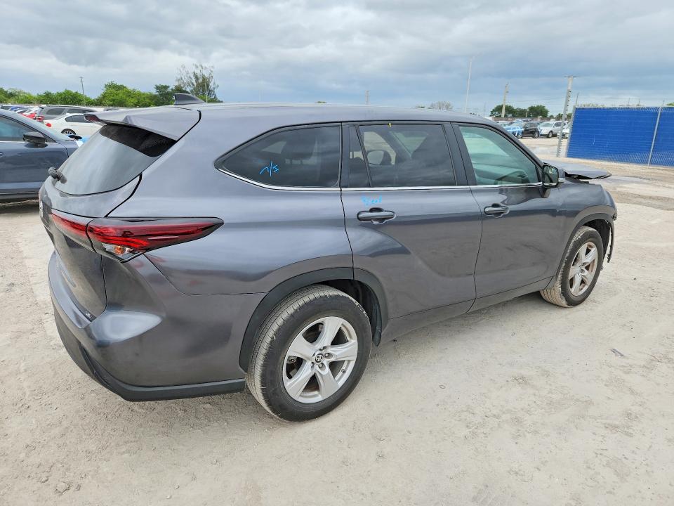 2024 Toyota Highlander VIN 5TDKDRAH9RS532878 COPART salvage auction — FRONT END, Salvage Title, sold $11,100 on 2026-07-15 (photo 3)