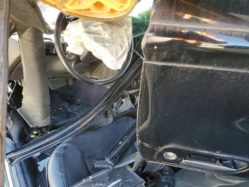 1995 Lincoln Mark series VIN 1LNLM91V4SY760187 COPART salvage auction — ALL OVER, Ca - Dis/Dlr/Exp Lien Papers-Salv, sold $50 on 2026-07-08 (photo 8)