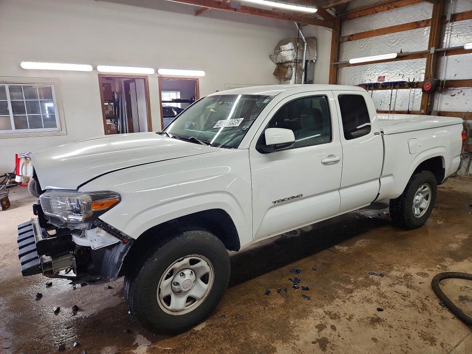 2017 Toyota Tacoma VIN 5TFRX5GN0HX092375 COPART salvage auction — FRONT END, IL - CERTIFICATE OF TITLE, sold $4,450 on 2026-07-09 (photo 1)