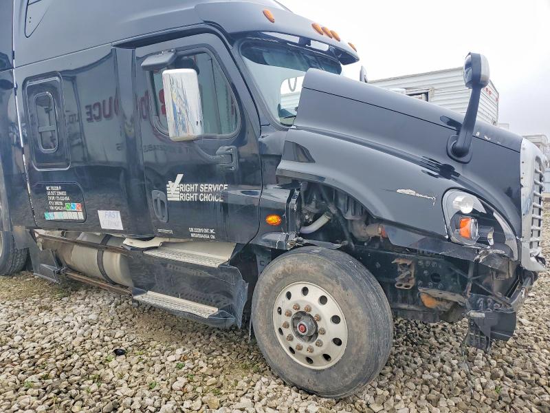 2017 Freightliner Cascadia VIN 3AKJGLDR1HDHL8141 COPART salvage auction — FRONT END, ON - PERMIT SALVAGE, sold $1,450 on 2026-08-13 (photo 9)