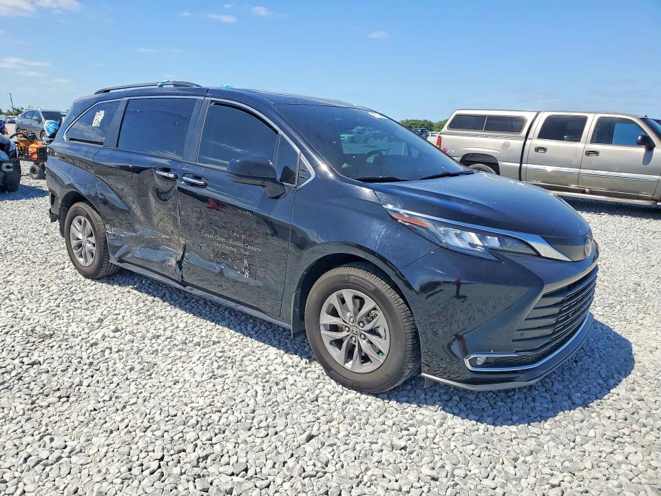 2023 Toyota Sienna VIN 5TDYRKEC6PS169051 COPART salvage auction — SIDE, Salvage Title, sold $8,100 on 2026-07-28 (photo 4)