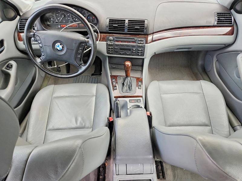 2004 BMW 3 series VIN WBAAZ33474KP84811 COPART salvage auction — MINOR DENT/SCRATCHES, Tx - Salvage Vehicle Title, sold $325 on 2026-07-31 (photo 8)