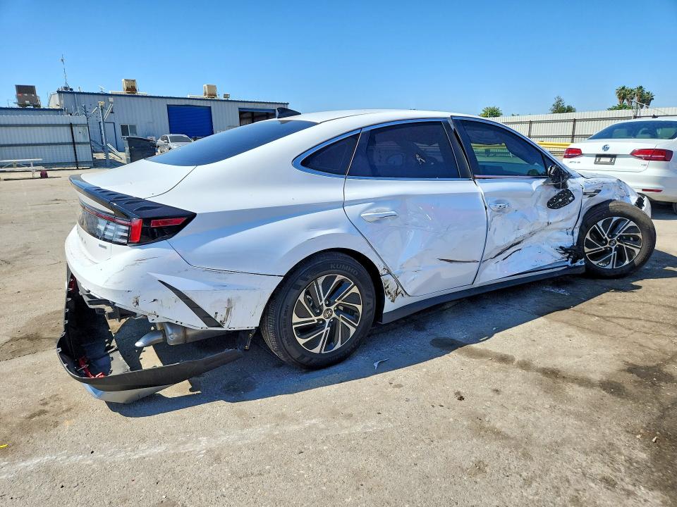 2026 Hyundai Sonata VIN KMHL24JJ2TA151955 COPART salvage auction — SIDE, Salvage Title, sold $7,200 on 2026-07-10 (photo 3)