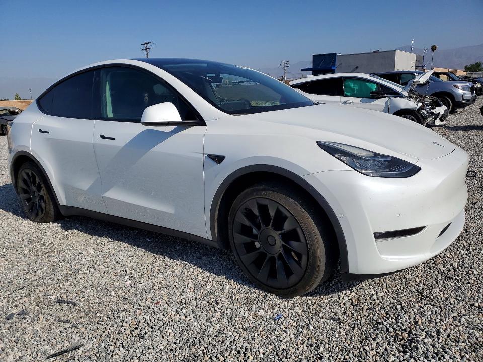 2022 Tesla VIN 7SAYGAEEXNF404184 COPART salvage auction — SIDE, CA, sold $12,300 on 2026-07-15 (photo 4)