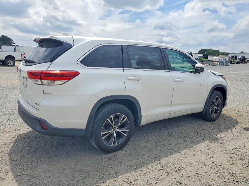 2018 Toyota Highlander VIN 5TDBZRFH7JS861965 COPART salvage auction — FRONT END, Nc - Salvage Certificate Of Title, sold $5,000 on 2026-07-06 (photo 3)