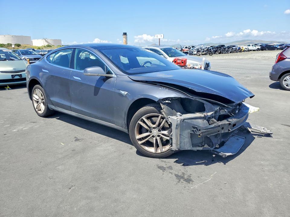 2015 Tesla Model s VIN 5YJSA1E11FF118811 COPART salvage auction — FRONT END, Ca - Dis/Dlr/Exp Clean W/Salv Hist, sold $700 on 2026-07-29 (photo 4)