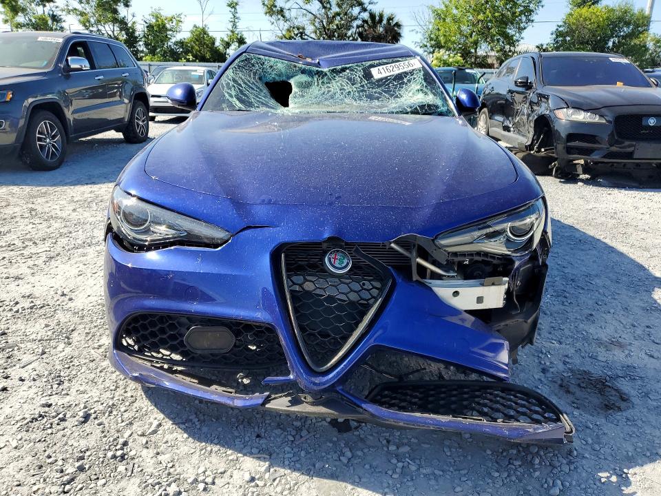 2022 Alfa romeo Giulia VIN ZARFAMAN7N7660498 COPART salvage auction — ROOF, Fl - Certificate Of Destruction, sold $1,000 on 2026-07-28 (photo 5)