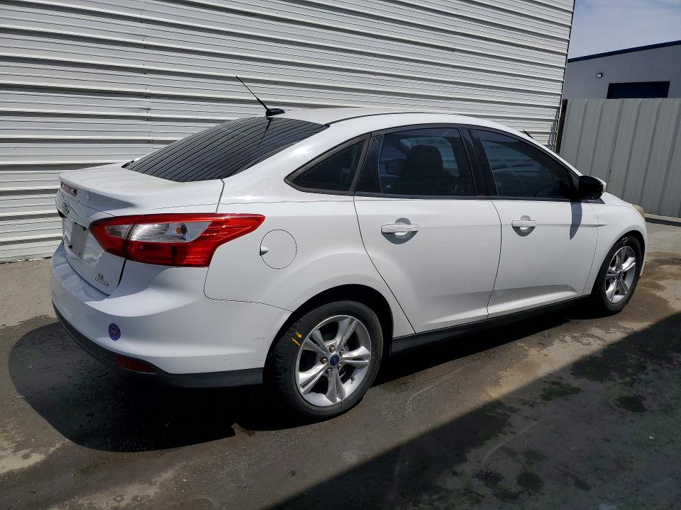 2014 Ford Focus VIN 1FADP3F2XEL167811 COPART salvage auction — MINOR DENT/SCRATCHES, CA - CERTIFICATE OF TITLE, sold $100 on 2026-07-09 (photo 3)