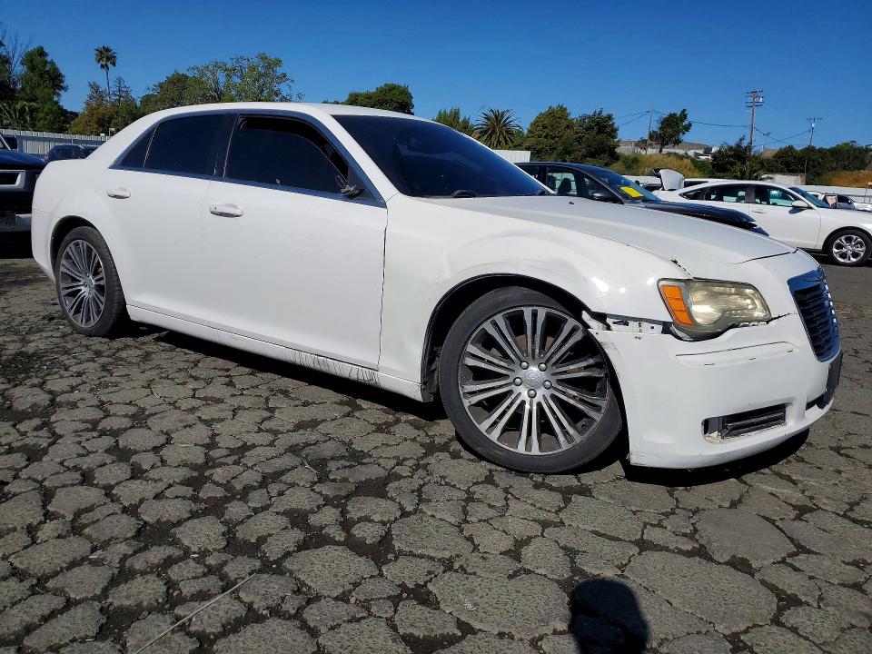 2012 Chrysler 300 VIN 2C3CCABG7CH186130 COPART salvage auction — FRONT END, Ca - Dis/Dlr/Exp Only Clean Title, sold $250 on 2026-09-22 (photo 4)