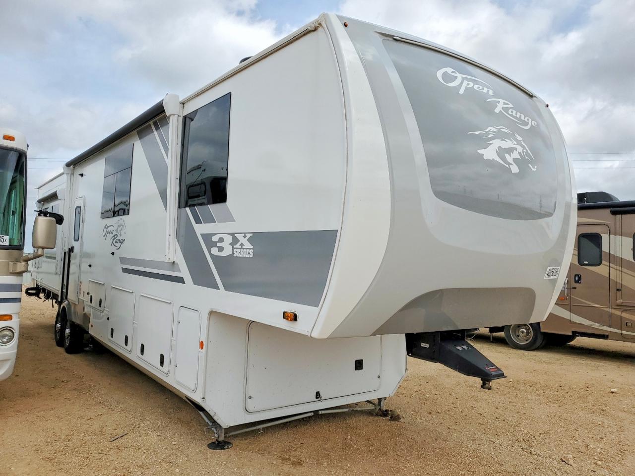 2025 Highland Ridge VIN 58TCM0BV0S3BD3069 COPART salvage auction — Rollover, TX - SALVAGE VEHICLE TITLE, sold $15,500 on 2026-06-18 (photo 1)
