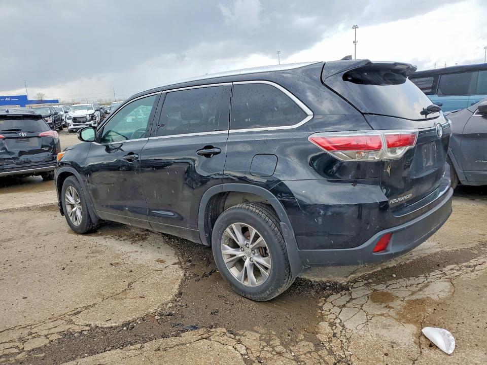 2015 Toyota Highlander VIN 5TDJKRFH7FS073839 COPART salvage auction — SIDE, Salvage Title, sold $6,200 on 2026-07-31 (photo 2)