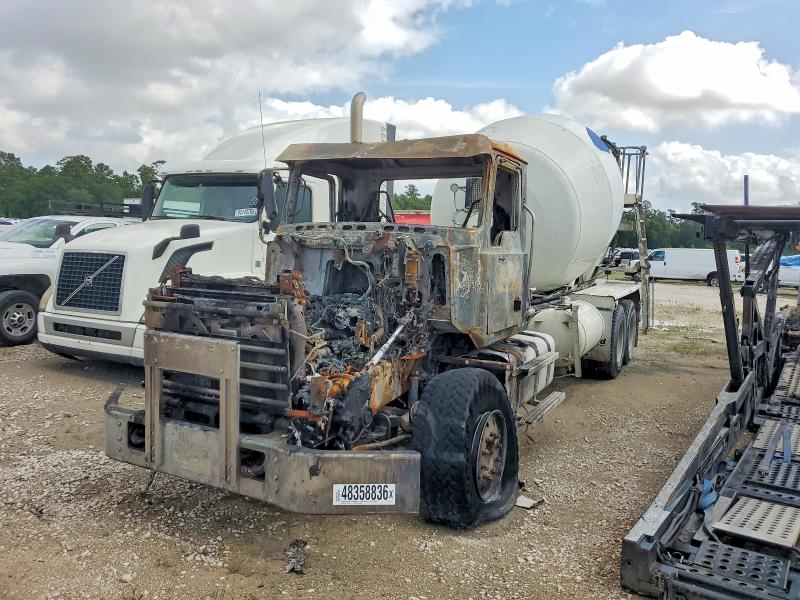 2020 Mack Granite VIN 1M2GR2GC8LM013488 COPART salvage auction — BURN, TX - SALVAGE VEHICLE TITLE, sold $275 on 2026-09-04 (photo 2)