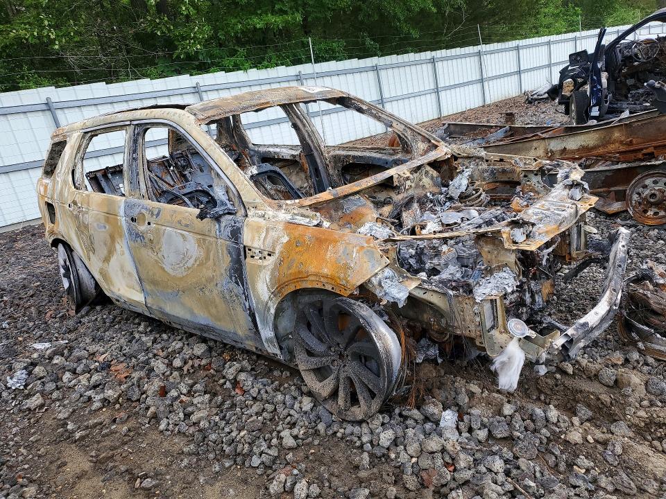 2023 Land rover Discovery sport VIN SALCT2FX8PH321776 COPART salvage auction — BURN, Tx - Nonrepairable Title, sold $150 on 2026-07-06 (photo 4)