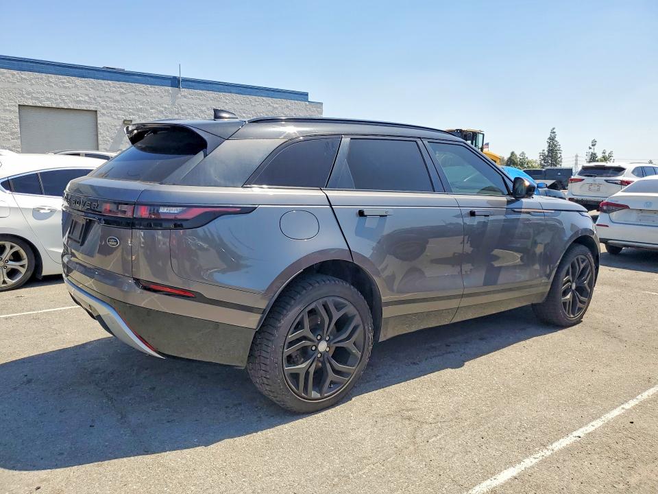 2018 Land rover Range rover velar VIN SALYL2RN6JA736031 COPART salvage auction — NORMAL WEAR, UT - DIS/DLR/EXP ONLY CLEAN TITLE, sold $7,700 on 2026-07-27 (photo 3)