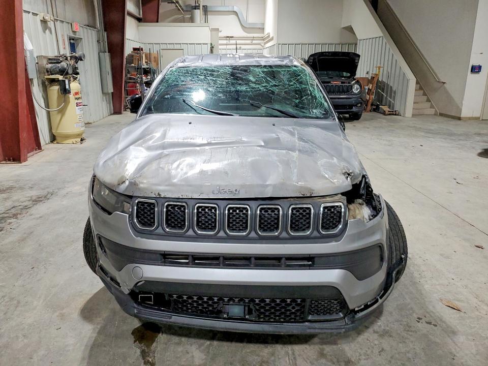 2023 Jeep Compass VIN 3C4NJDAN3PT514765 COPART salvage auction — ROLLOVER, Pa - Certificate Of Salvage, sold $3,650 on 2026-07-09 (photo 5)