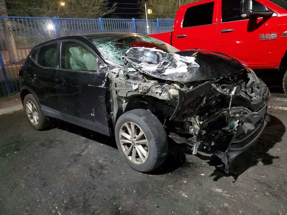 2017 Nissan Rogue VIN JN1BJ1CP9HW019419 COPART salvage auction — FRONT END, Nv - Salvage Title, sold $625 on 2026-07-09 (photo 4)
