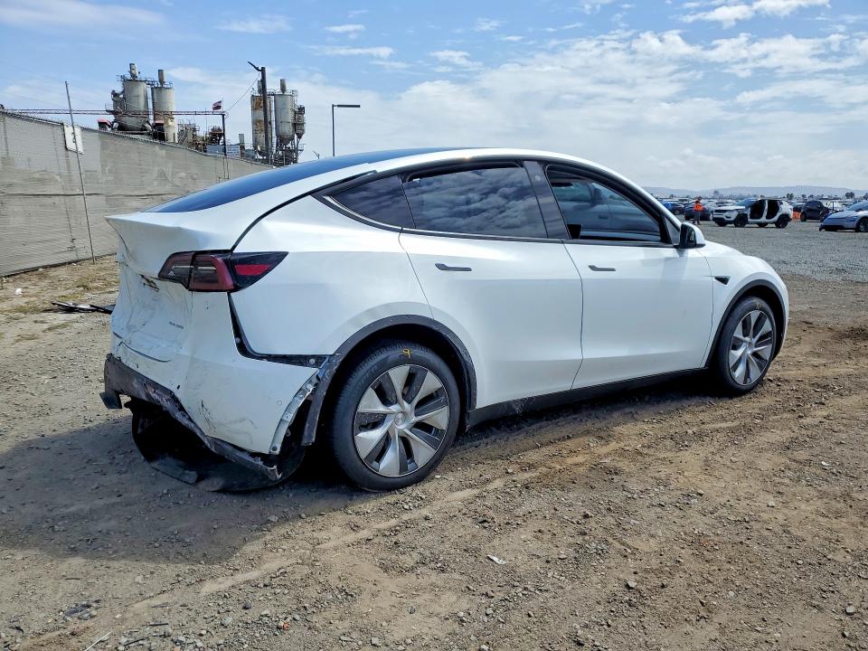 2022 Tesla Model y VIN 7SAYGAEE7NF466917 COPART salvage auction — REAR END, Ca - Non-Repairable Vehicle Cert, sold $125 on 2026-07-21 (photo 3)