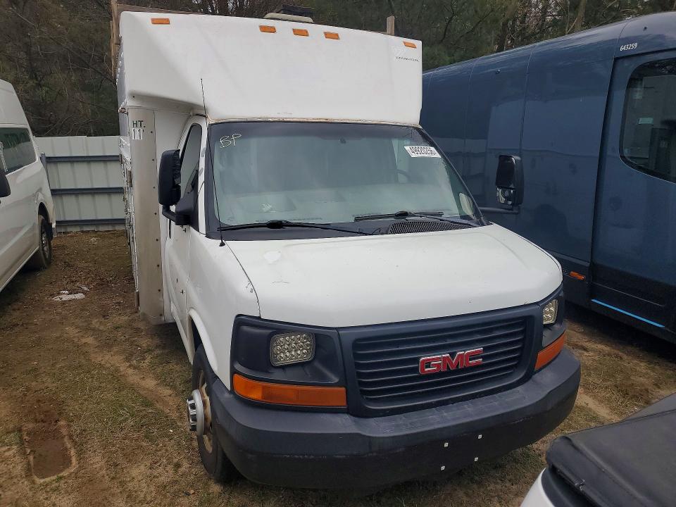 2004 Gmc Savana VIN 1GDJG31U241199552 COPART salvage auction — SIDE, RI - SALVAGE CERTIFICATE OF TITLE, sold $100 on 2026-07-09 (photo 5)