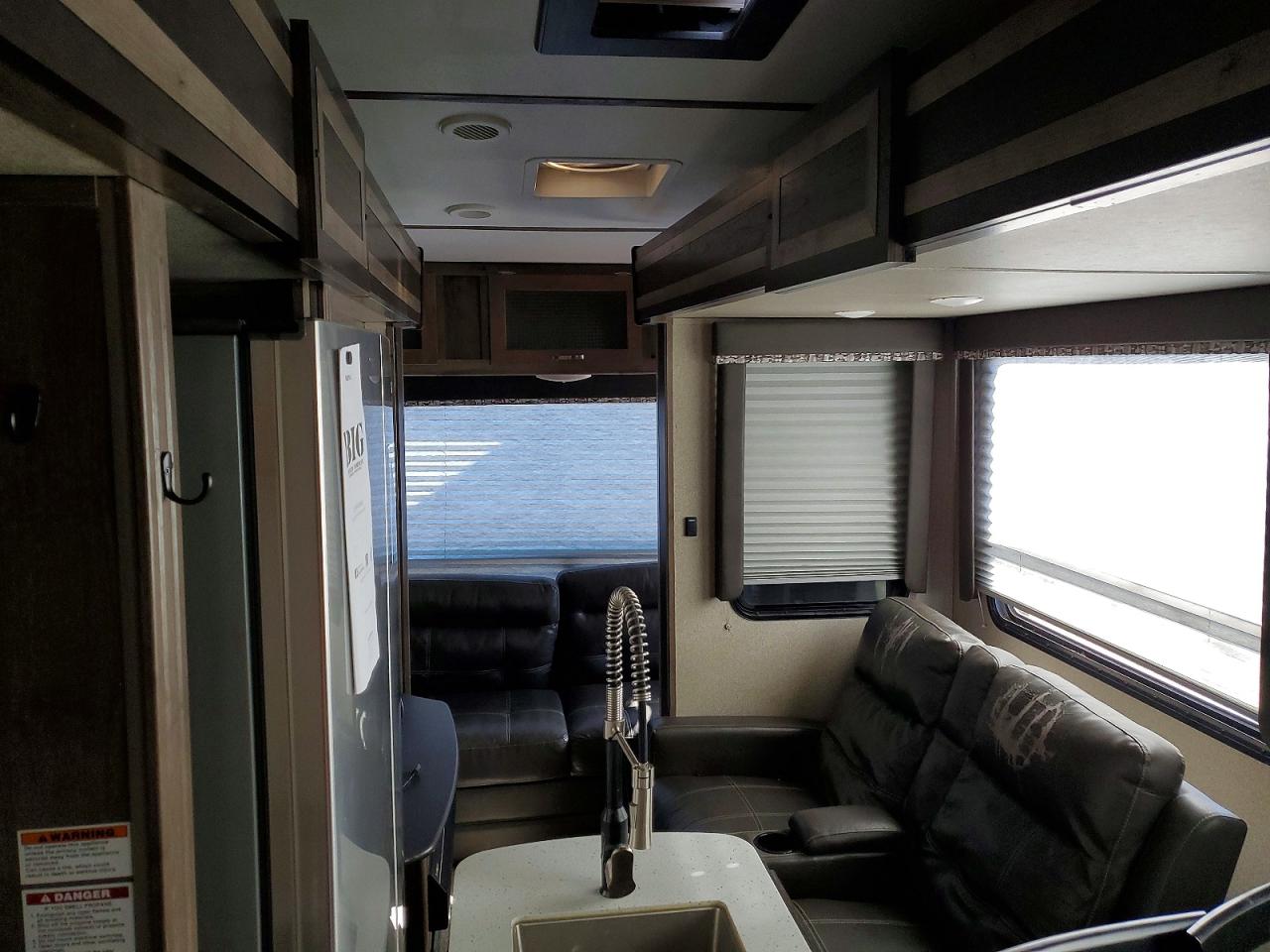 2019 Keystone Tone Sprinter VIN 4YDF35722K1531393 COPART salvage auction — Minor Dent/Scratches, AL - CERT OF TITLE-SALVAGE TITLE, sold $10,900 on 2026-07-02 (photo 6)