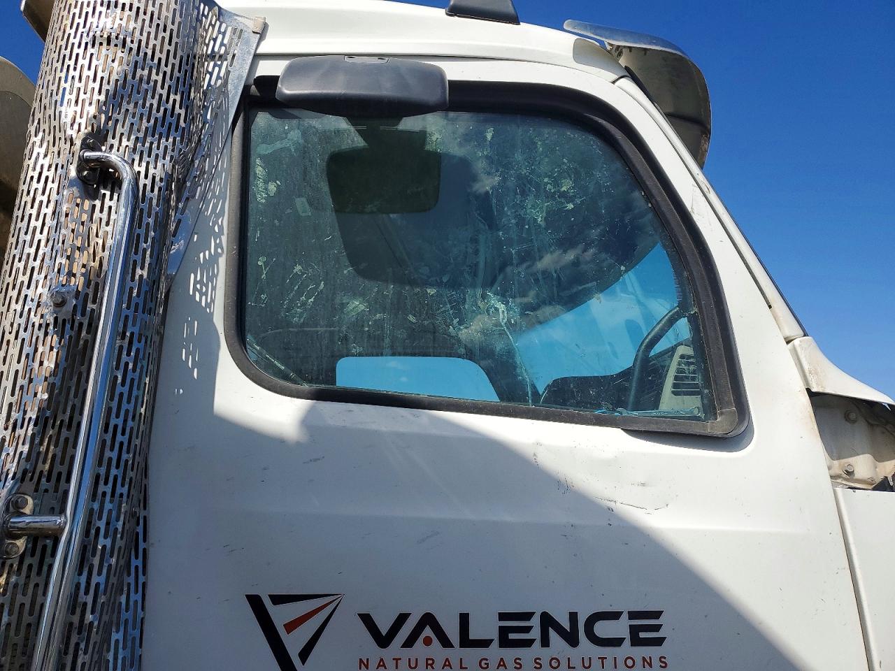 2026 Peterbilt 567 VIN 1XPCP4EX7TD794884 COPART salvage auction — Side, MN - CERT OF TITLE-SALVAGE, sold $47,250 on 2026-08-06 (photo 5)