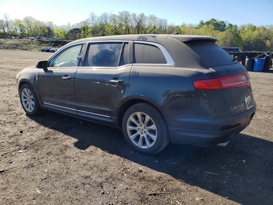 2019 Lincoln townhouse Mkt VIN 2LMHJ5AT0KBL01634 COPART salvage auction — MINOR DENT/SCRATCHES, NY - CERTIFICATE OF TITLE, sold $1,700 on 2026-07-28 (photo 2)