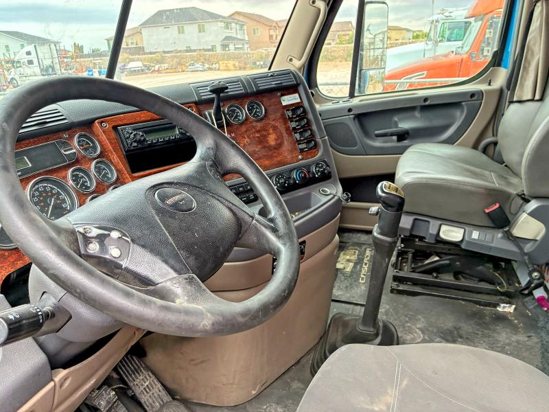 2007 Volvo Vn VIN 4V4NC9KK87N466664 COPART salvage auction — MINOR DENT/SCRATCHES, Tx - Certificate Of Title (P), sold $13,000 on 2026-07-08 (photo 5)