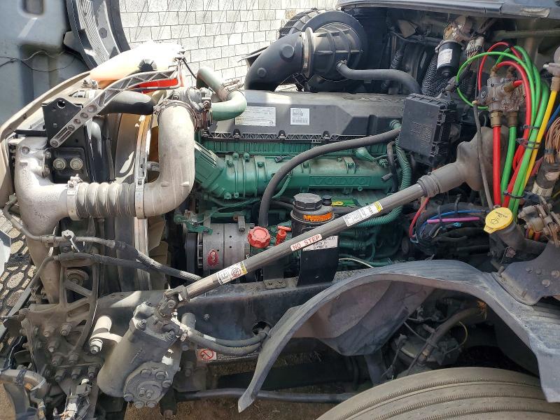 2019 Volvo VIN 4V4NC9EJ0KN193358 COPART salvage auction — INTERIOR BURN, Ca - Salvage Certificate, sold $8,300 on 2026-07-09 (photo 7)