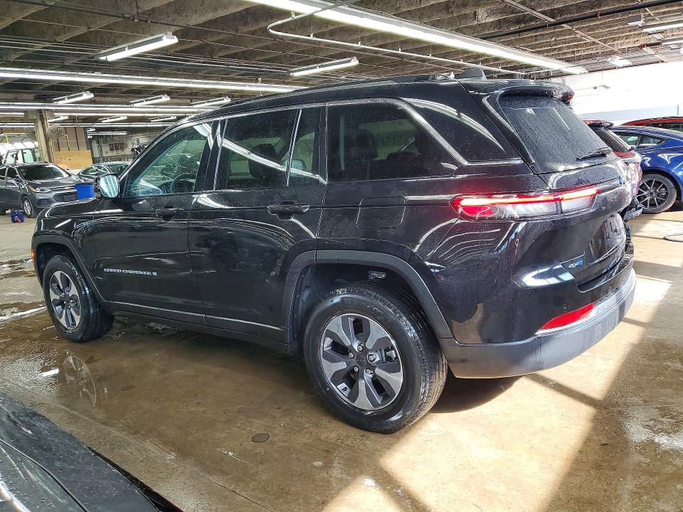 2022 Jeep Grand cherokee VIN 1C4RJYB61N8758538 COPART salvage auction — MINOR DENT/SCRATCHES, MO - CERTIFICATE OF TITLE, sold $14,300 on 2026-07-09 (photo 2)