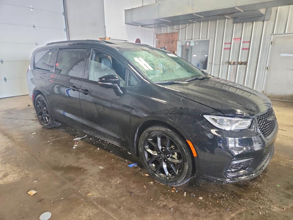 2025 Chrysler Pacifica VIN 2C4RC1GG7SR537884 COPART salvage auction — FRONT END, Ct - Clean Title, sold $11,000 on 2026-08-19 (photo 4)